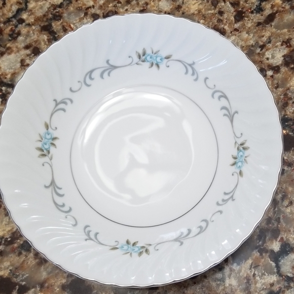 Mikasa beautifully styled 60 pieces (10 settings) - Picture 4 of 8